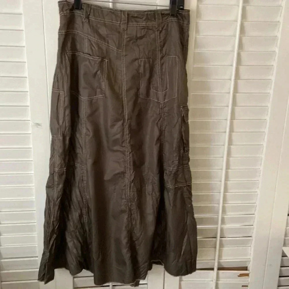 STYLE Women’s Skirt Size Small - Metallic Gray Color - Picture 6 of 10